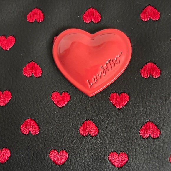 ☀️Betsey Johnson Black and Red Heart Crossbody Bag - Picture 4 of 10